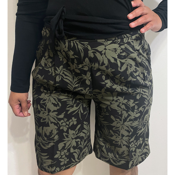 Chelsea28 Pants - NWT Chelsea28 Pleated Jungle Leaf Long Shorts